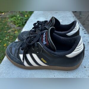 Adidas Classic Sambas Unisex Size 4 Men’s / Fits Size 6.5 Women’s
